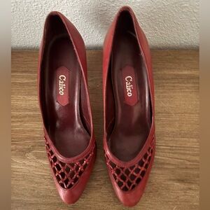 Women's Red Pumps. Calico brand  size 8 medium.